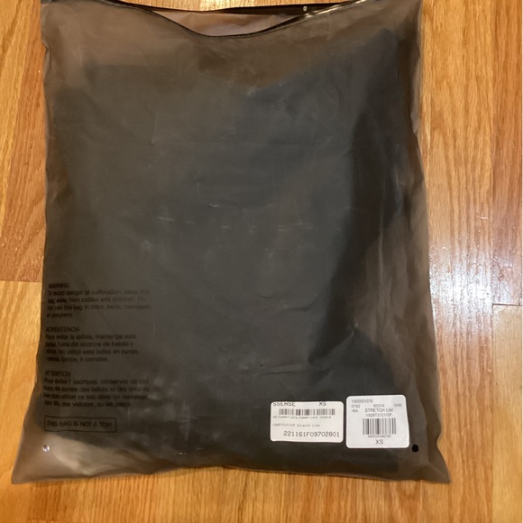 New with tags men’s essentials, fear of God sweatshirt - Picture 3 of 7